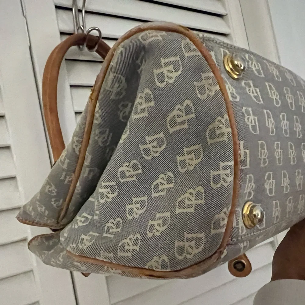 Dooney and Burke project bag smoker friendly - Picture 7 of 12